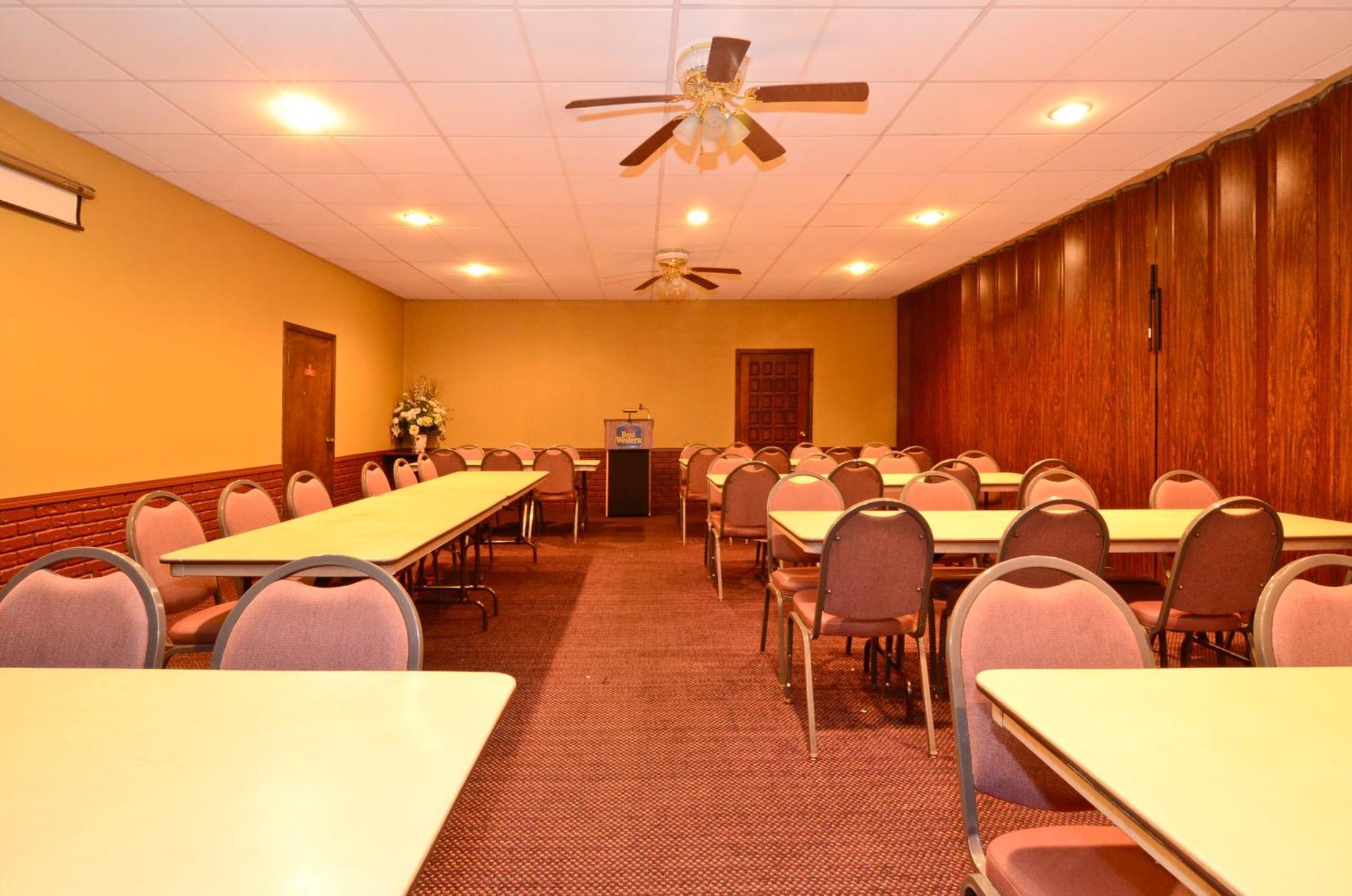 Americas Best Value Inn Iola Kinh doanh bức ảnh